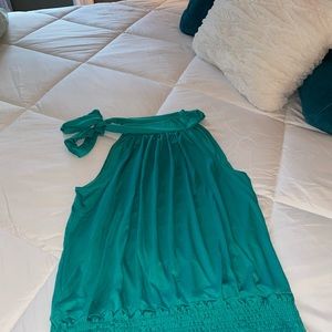 Green sleeveless high neck blouse.